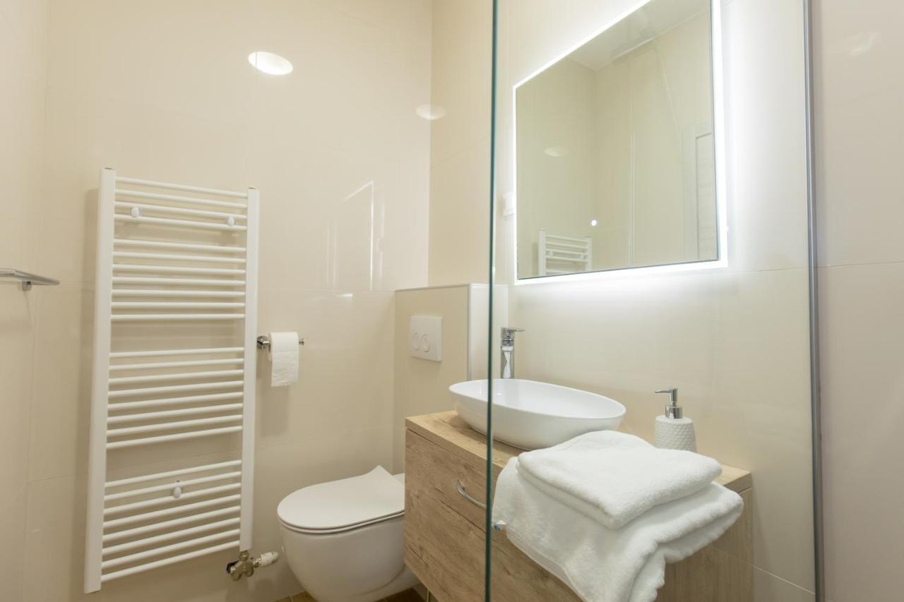Apartmani I Sobe Pejacevic Όσιγιεκ Εξωτερικό φωτογραφία